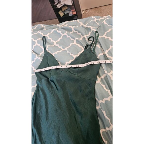 Saints + Secrets Size Small Green Sleeveless Thigh Length Slit Zip Closure Dress - Picture 7 of 10